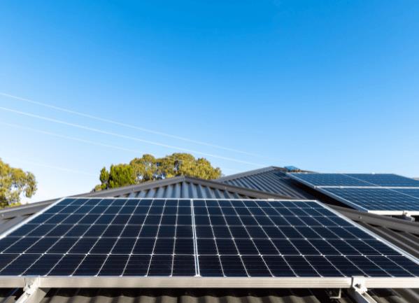 Running a House on 100 Watt Solar Panels: How Many Needed?